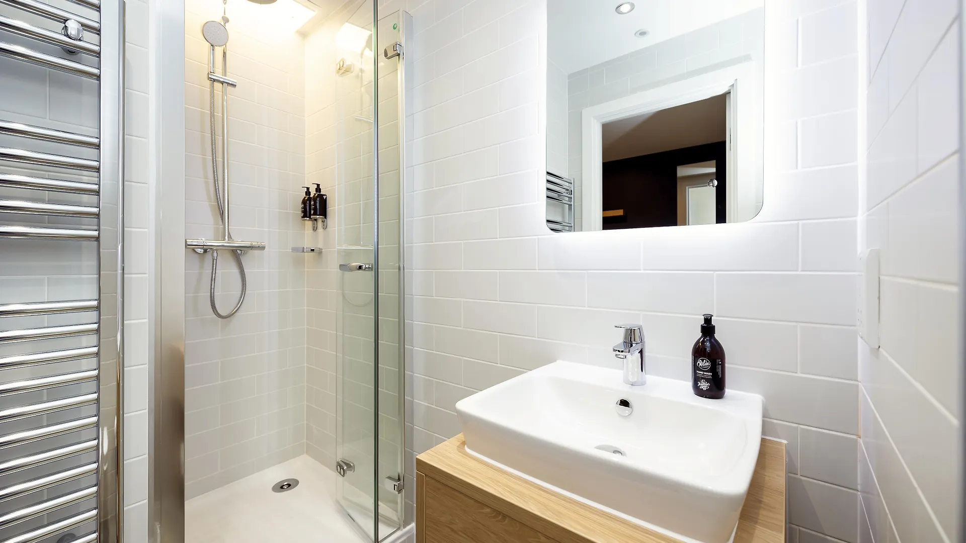 Wilde Aparthotels London Aldgate Tower Bridge 4*,  Ηνωμένο Βασίλειο